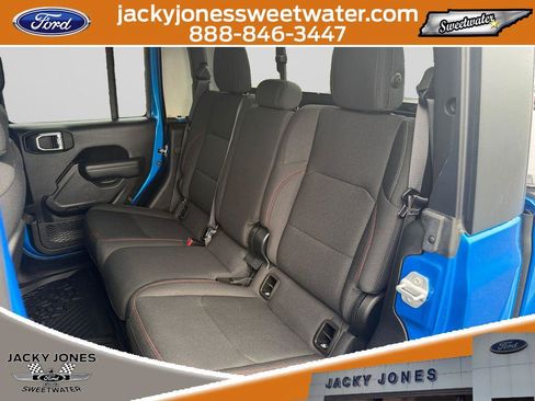 Used 2022 Jeep Gladiator Rubicon w/ Cold Weather Group AWD/4WD image 13