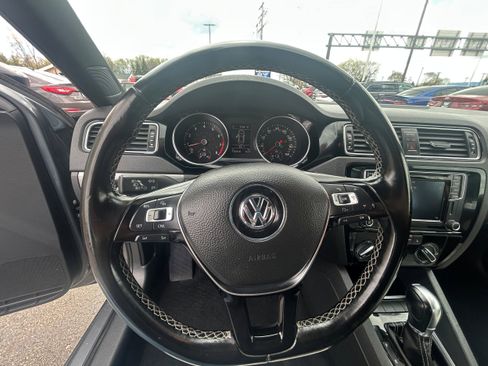 Used 2016 Volkswagen Jetta Sport w/ Lighting Package FWD image 8