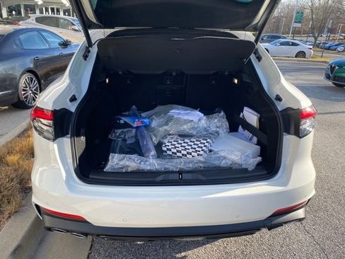 Used 2024 Maserati Levante Modena Ultima image 9