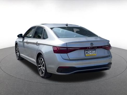 Used 2025 Volkswagen Jetta SE image 11