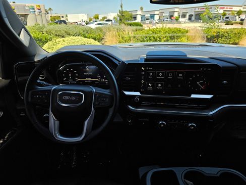 Used 2025 GMC Sierra 1500 SLT AWD/4WD image 21
