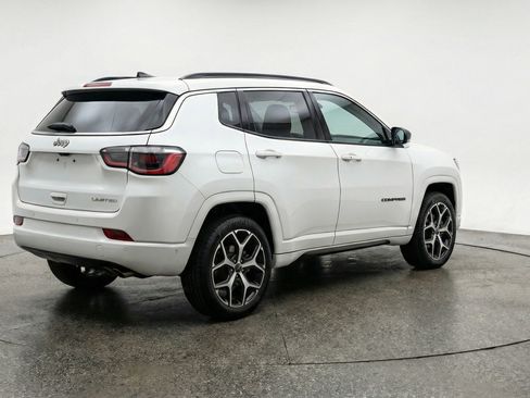 Used 2025 Jeep Compass Limited image 9