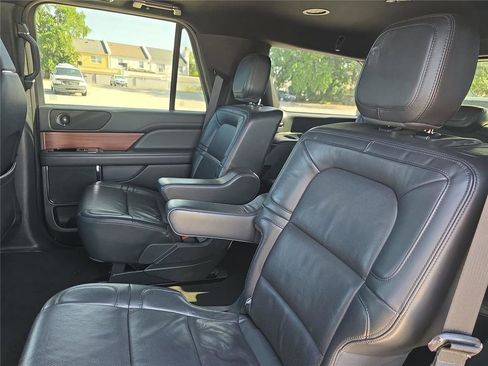 Certified 2023 Lincoln Navigator Reserve AWD/4WD image 12