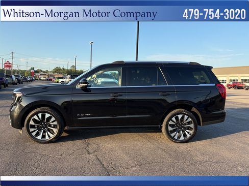 Used 2025 Ford Expedition Platinum w/ Driver's Package AWD/4WD image 2