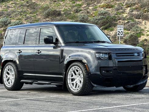 Used 2025 Land Rover Defender 110 V8 image 5