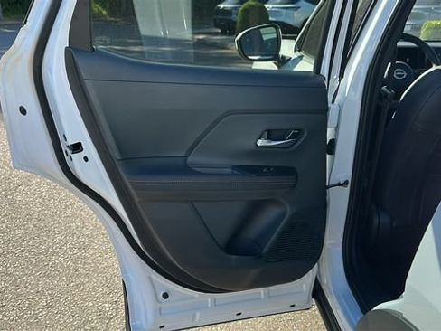 Used 2025 Nissan Kicks SR w/ SR Premium Package AWD/4WD image 22