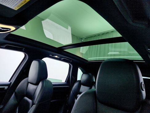 Used 2018 Porsche Cayenne S image 13