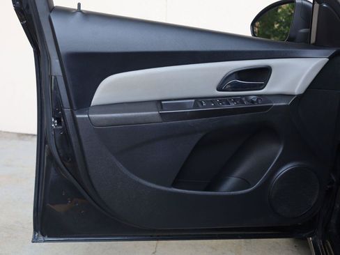 Used 2016 Chevrolet Cruze LS FWD image 15