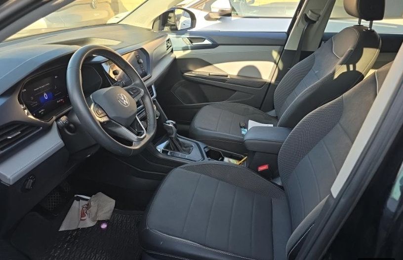 Used 2024 Volkswagen Taos SE FWD image 3