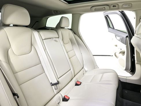 Certified 2025 Volvo V60 B5 Cross Country Plus image 21