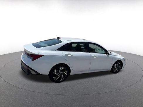 Used 2025 Hyundai Elantra SEL FWD image 7