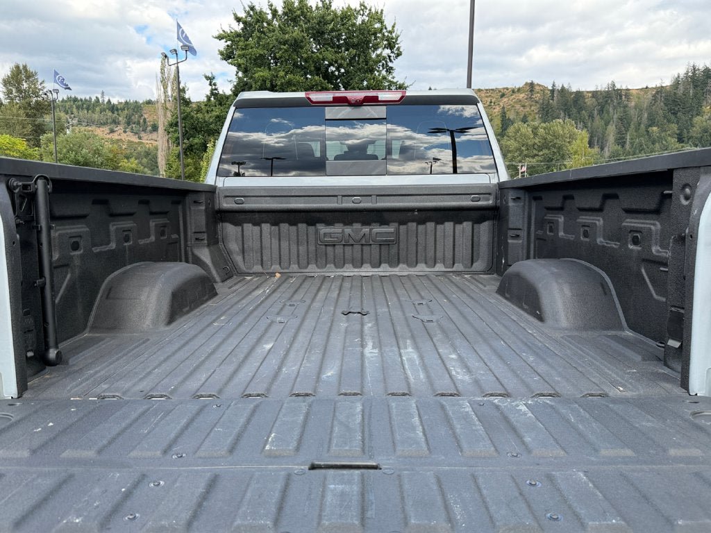 Used 2025 GMC Sierra 2500 AT4X AWD/4WD image 23