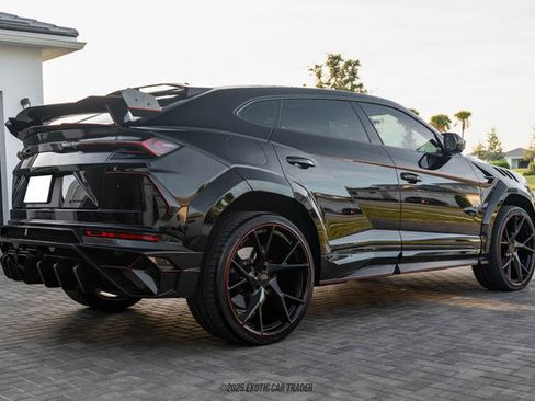 Used 2021 Lamborghini Urus image 8