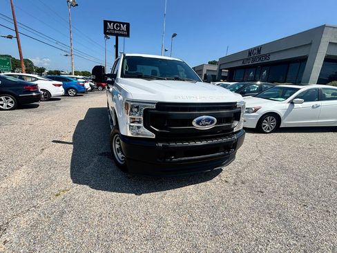 Used 2022 Ford F250 XL w/ Power Equipment Group AWD/4WD image 3