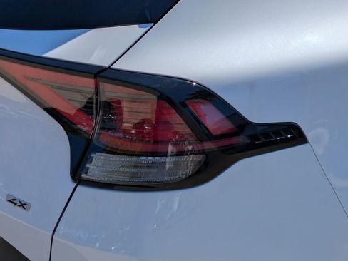 Used 2024 Kia Sportage EX image 11