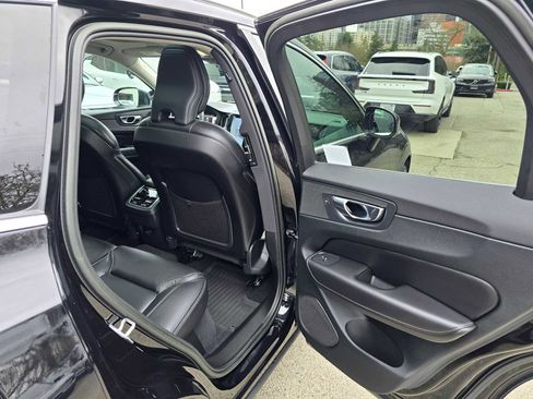 Certified 2023 Volvo XC60 B5 Ultimate w/ Climate Package image 13