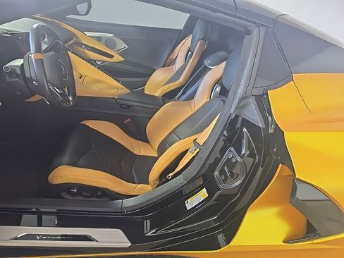 Used 2021 Chevrolet Corvette Stingray Premium Conv w/ Z51 Performance Package image 13