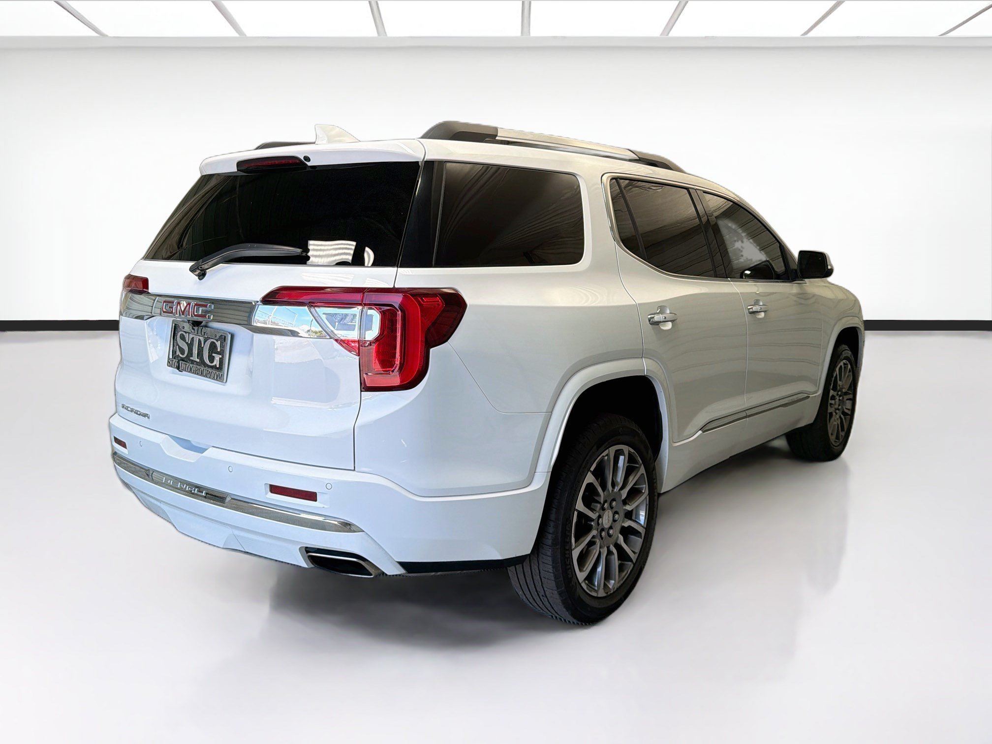 Used 2023 GMC Acadia Denali FWD image 4