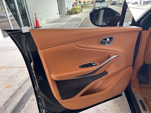 Used 2023 Aston Martin DBX Base image 39