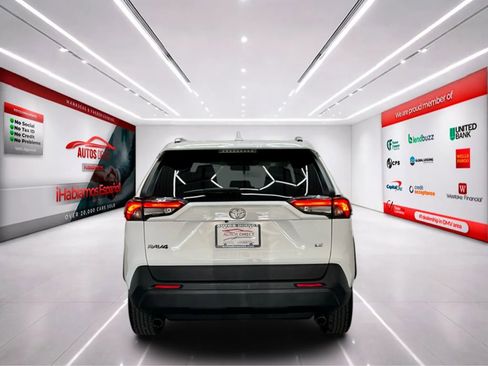 Used 2020 Toyota RAV4 LE FWD image 6