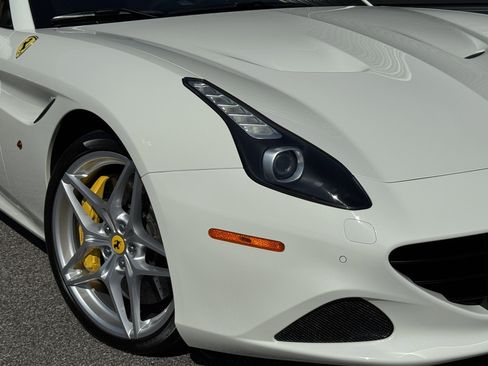 Used 2017 Ferrari California T image 18