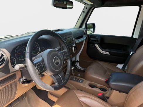 Used 2016 Jeep Wrangler Unlimited Rubicon w/ Max Tow Package AWD/4WD image 11