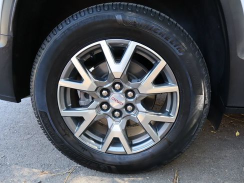 Used 2023 GMC Acadia SLT AWD/4WD image 45
