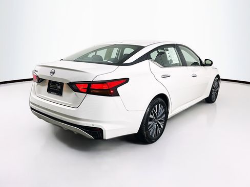 Used 2025 Nissan Altima 2.5 SV FWD image 9