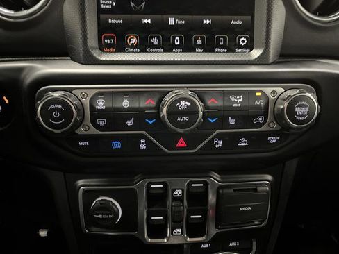 Used 2021 Jeep Wrangler Unlimited Sahara w/ Cold Weather Group image 18