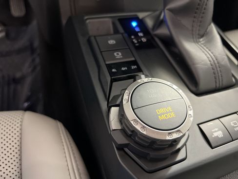 Used 2024 Toyota Tacoma Limited w/ Limited Package (LT) image 29