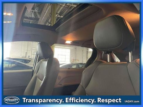 Used 2023 Toyota Sienna XLE FWD image 21