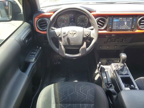 Used 2017 Toyota Tacoma TRD Sport w/ Tow Package RWD image 15