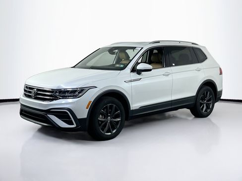 Used 2023 Volkswagen Tiguan SE AWD/4WD image 1