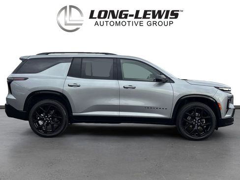 Used 2025 Chevrolet Traverse RS image 8