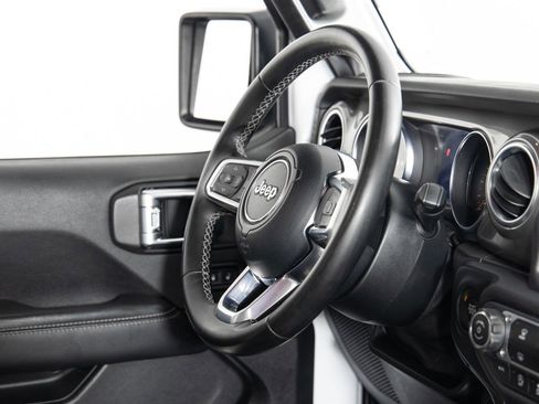 Used 2020 Jeep Gladiator Overland image 24