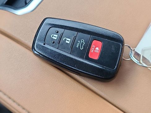 Used 2021 Toyota Highlander Platinum image 38