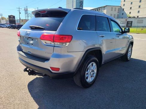 Used 2018 Jeep Grand Cherokee Laredo AWD/4WD image 6
