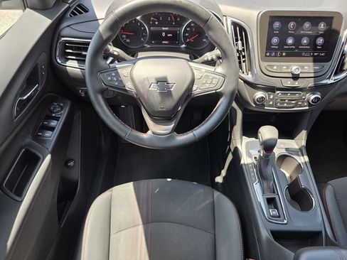 Used 2023 Chevrolet Equinox RS FWD image 13