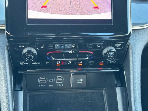 Used 2023 Jeep Grand Cherokee L Laredo image 24