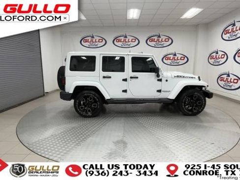 Used 2017 Jeep Wrangler Unlimited Sahara AWD/4WD image 9