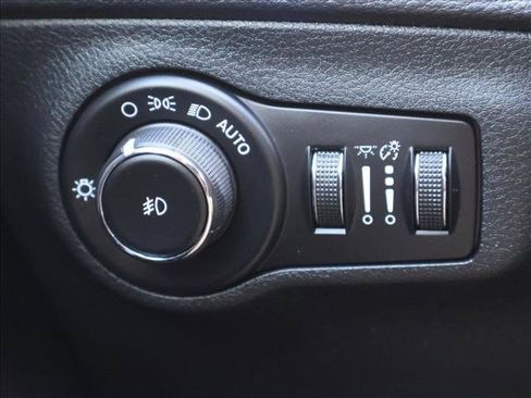 Used 2018 Jeep Compass Trailhawk w/ Leather Interior Group AWD/4WD image 16