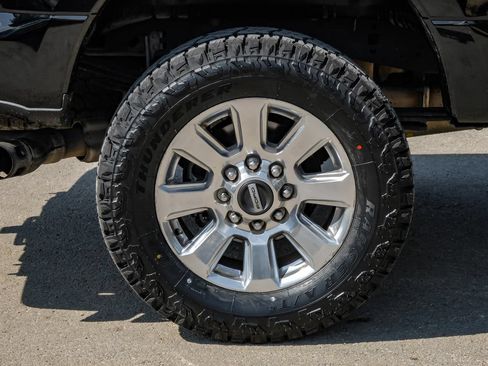 Used 2017 Ford F250 Platinum w/ Platinum Ultimate Package AWD/4WD image 55