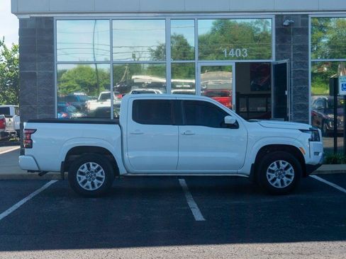 Used 2023 Nissan Frontier SV w/ SV Convenience Package AWD/4WD image 2