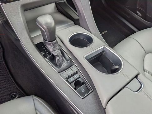 Used 2019 Toyota Avalon XLE w/ Moonroof Package image 24