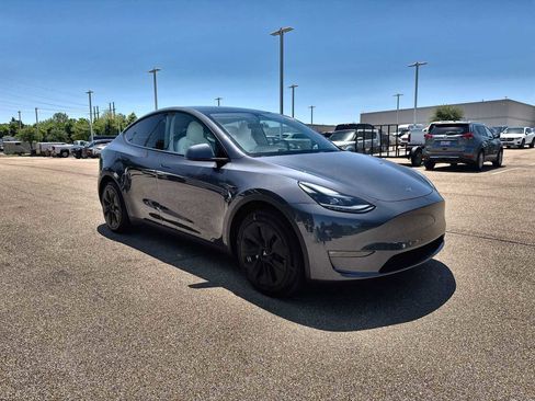 Used 2023 Tesla Model Y Long Range AWD/4WD image 11