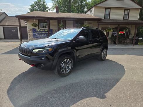 Used 2020 Jeep Cherokee Trailhawk w/ Cold Weather Group AWD/4WD image 2