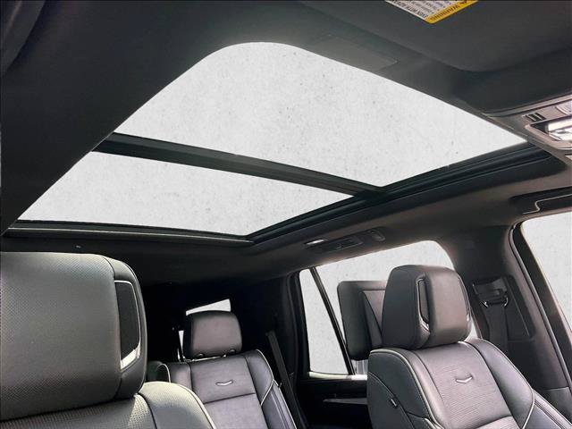 Certified 2025 Cadillac Escalade Premium Luxury AWD/4WD image 17