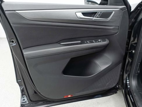 Used 2024 Volkswagen Atlas Cross Sport SE AWD/4WD image 13