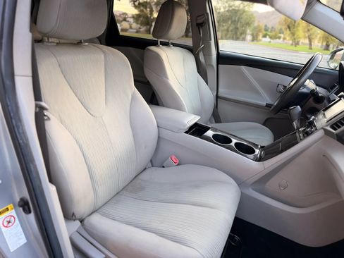 Used 2013 Toyota Venza LE FWD image 16