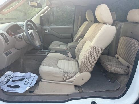 Used 2011 Nissan Frontier SV w/ SV Premium Utility Pkg image 10